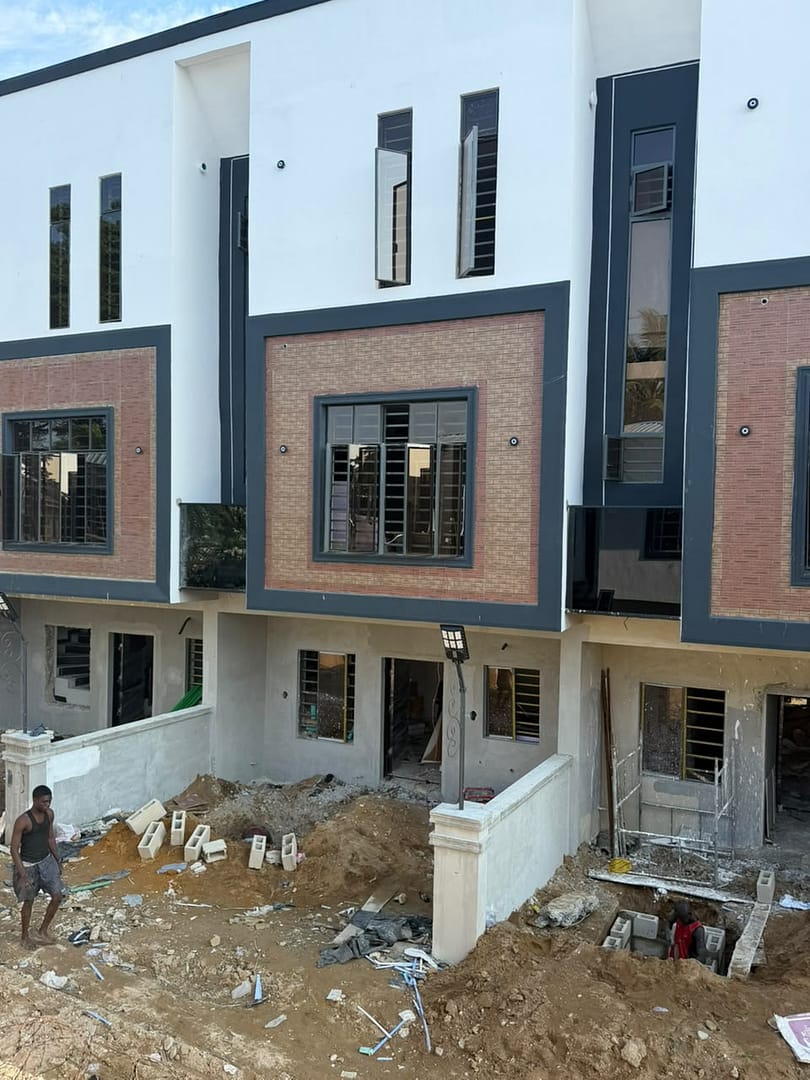 🚨 Selling Fast 4 bedroom apartment with Terrace Triplex